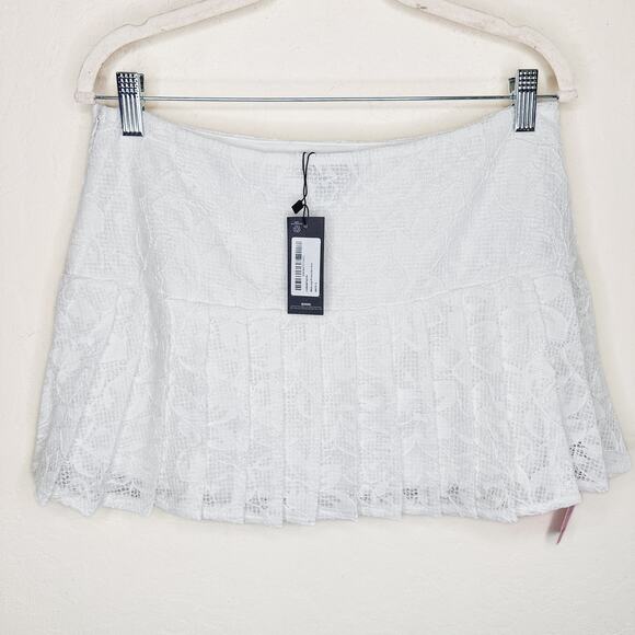 NWT Pretty Little Thing White Lace Boatneck Top Pleated Mini Skirt Two Piece Set - Picture 9 of 15